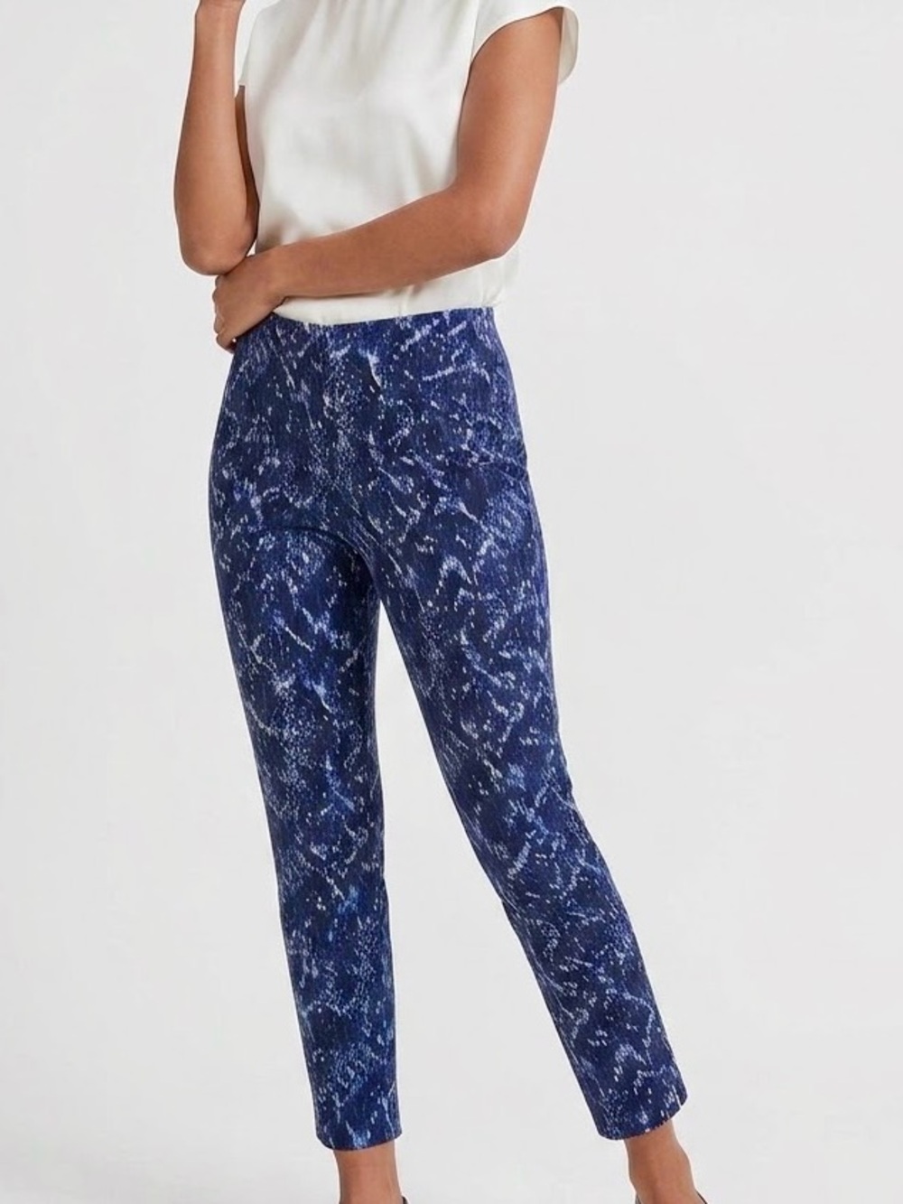 CHICO’S Stretchy Blue & White Printed Cropped Pull-On Ankle Pants w Side Zip LHP